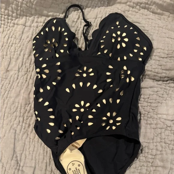 Black and Cream swimsuit - Picture 3 of 6